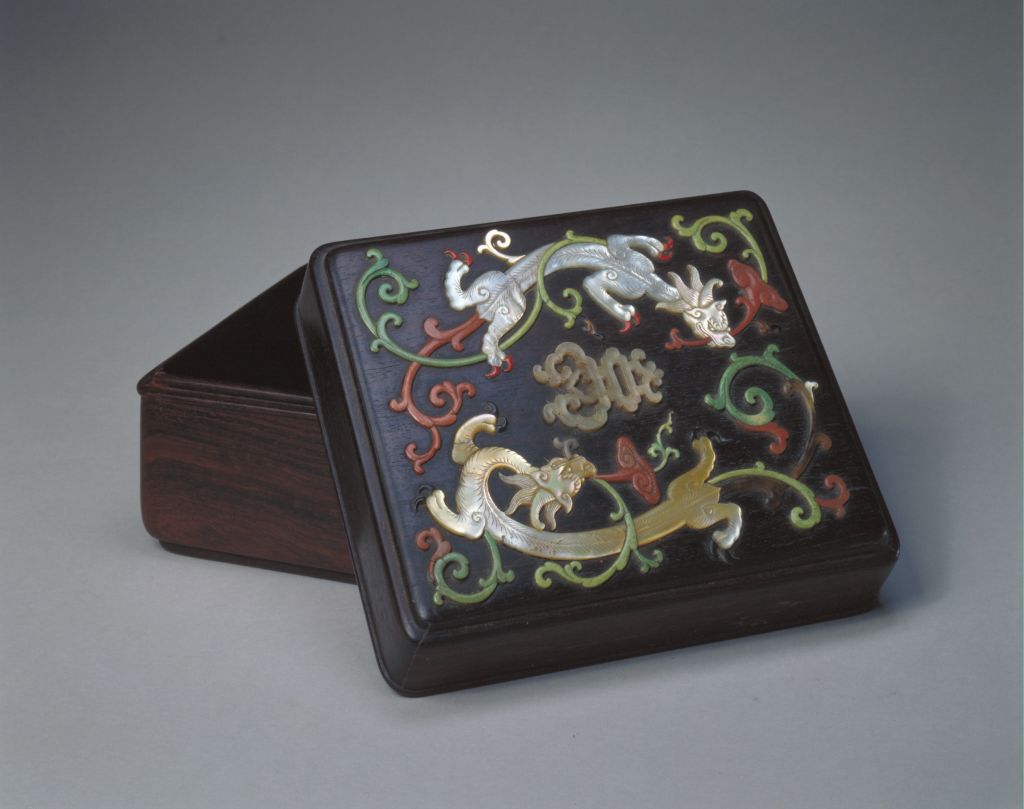 图片[1]-Red sandalwood box inlaid with double dragon designs-China Archive